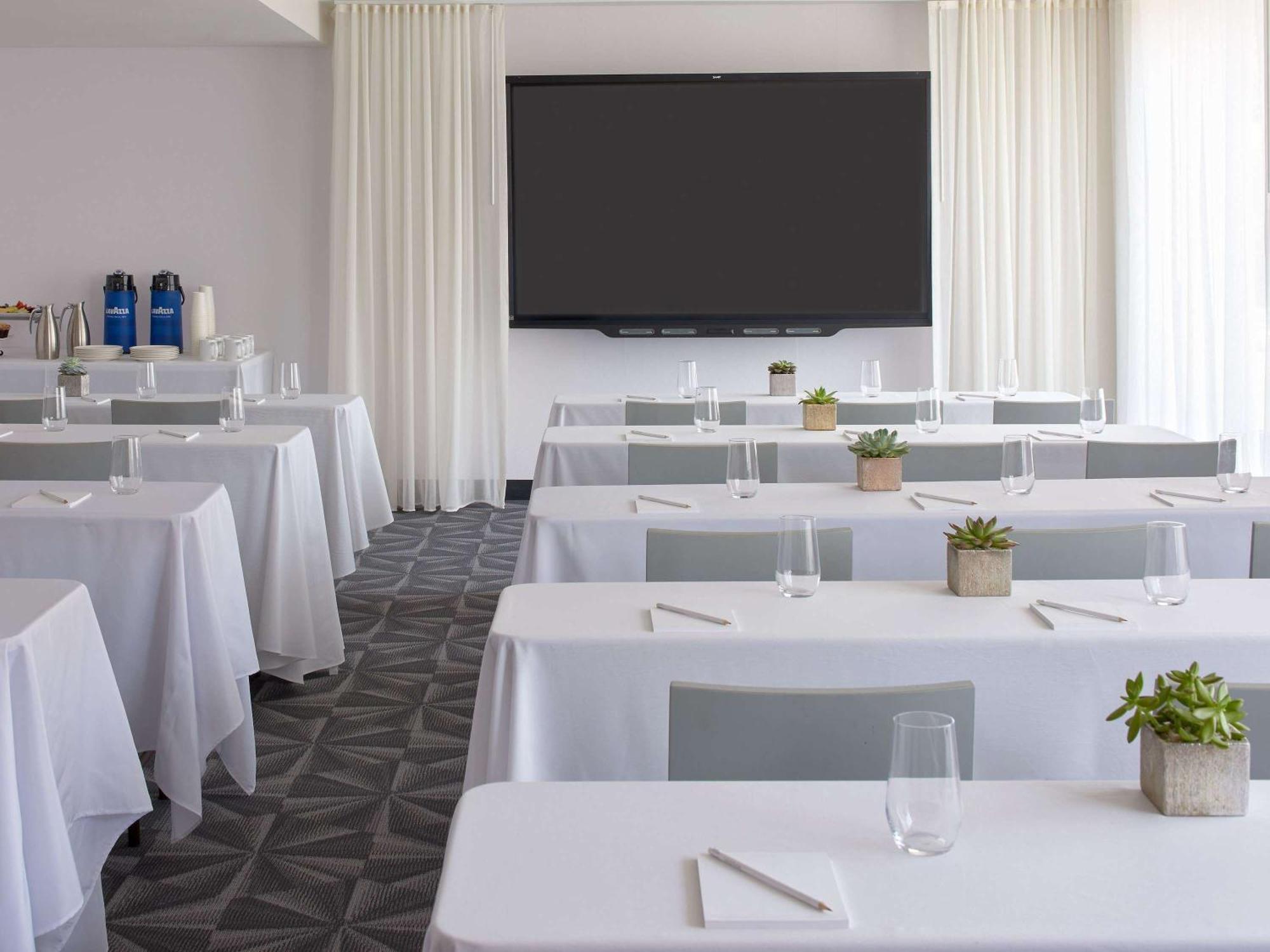 Mondrian Angeles 4*