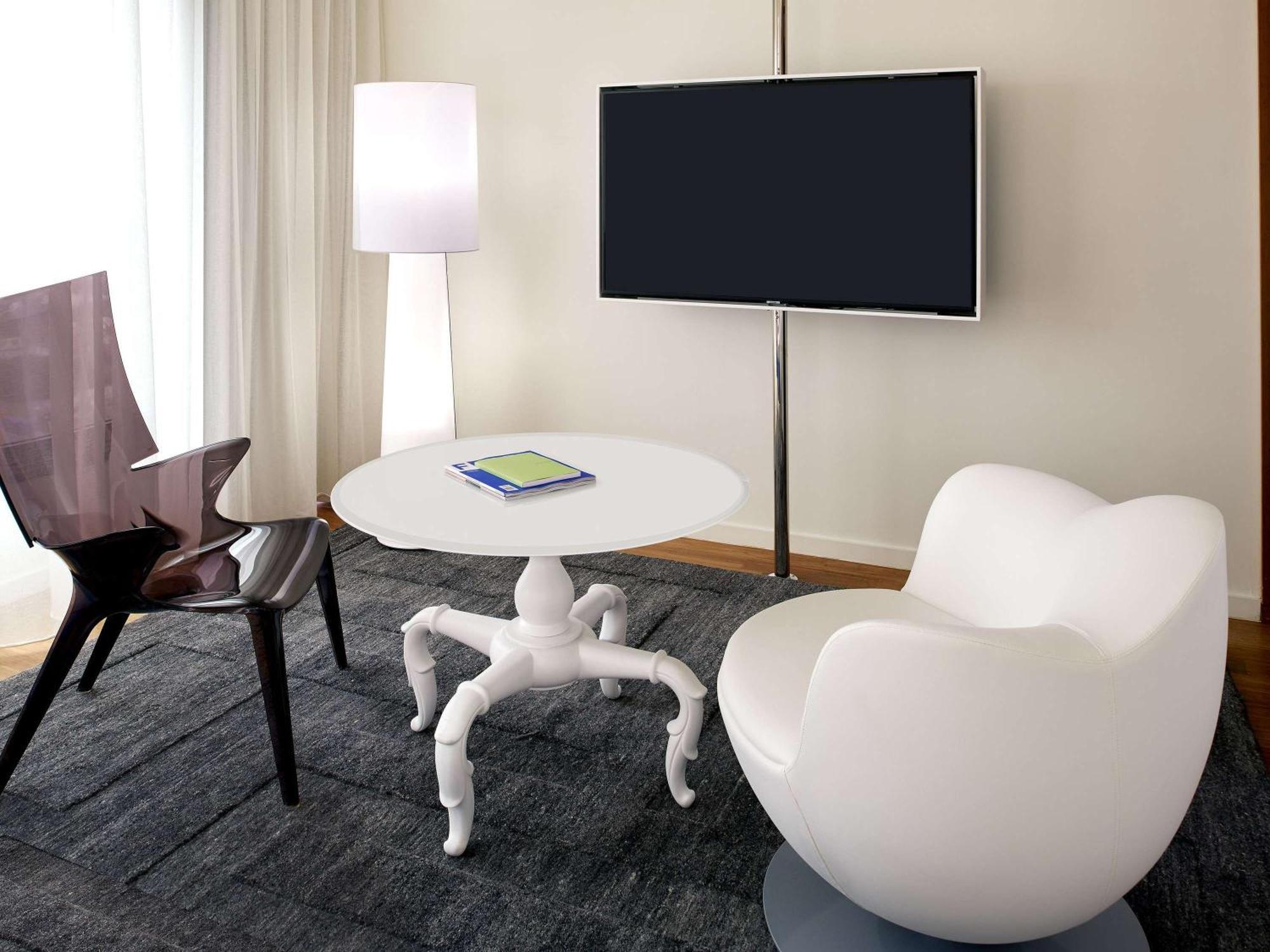 Mondrian Angeles Hotel 4*